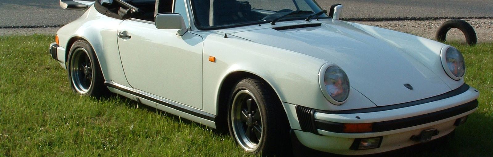 Fehér Porsche 911 Cabrio – Astor Classic